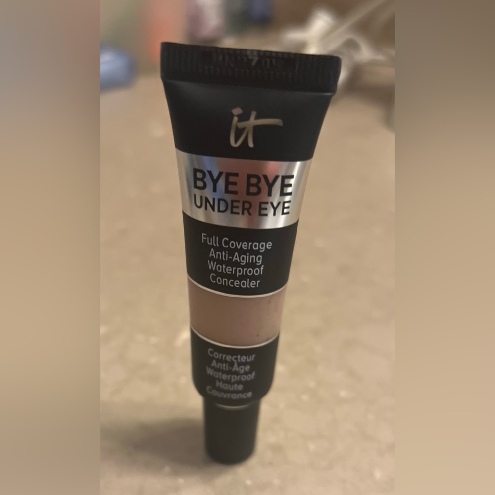 New IT Cosmetics Bye Bye Under Eye Concealer in Medium (Neutral)